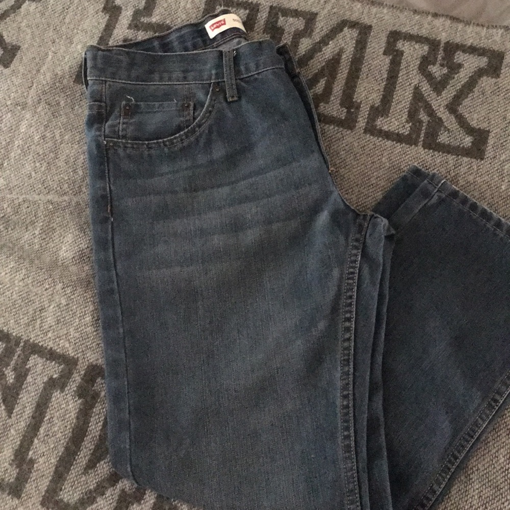 Levis husky